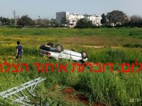 שני פצועים בהתהפכות רכב סמוך צומת הכניסה לבית אליעזר