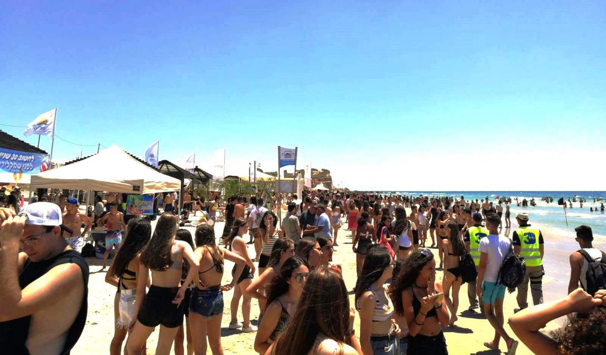 אלפי תלמידים במסיבת חוף