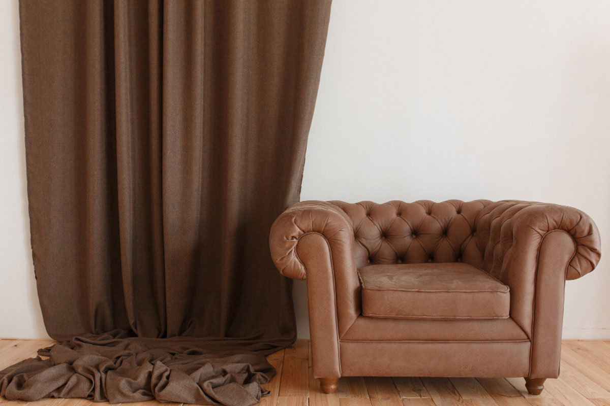 אחזקת מבנים: ניקיון ספות עור כמרכיב חיוני