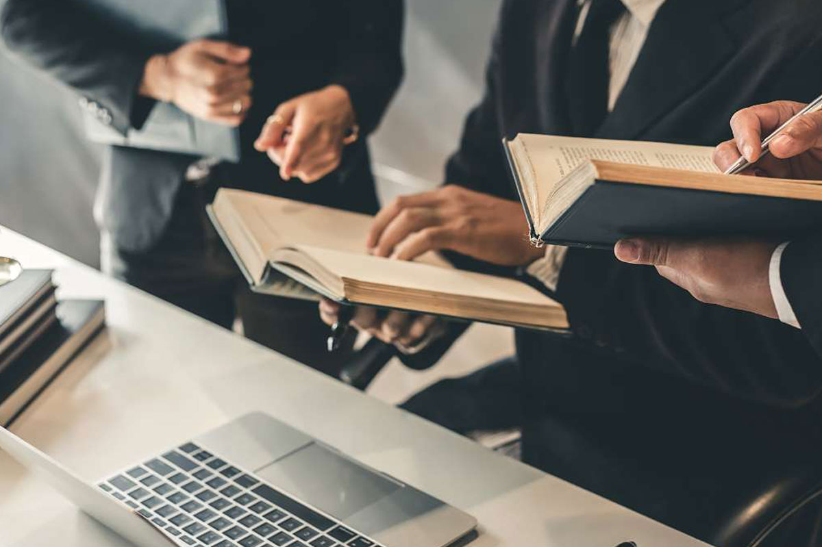 עורך דין משרד הפנים - המדריך המלא להתמודדות עם בירוקרטיה