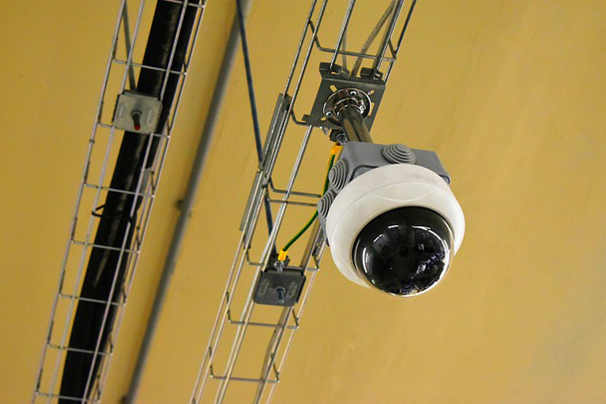 איך אפשר להגן על הילדים שלנו כשאנו לא בבית?