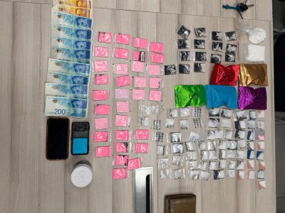 חשוד בן 23, נעצר שברכבו נתפסו חומרים החשודים כסמים בכמות מסחרית