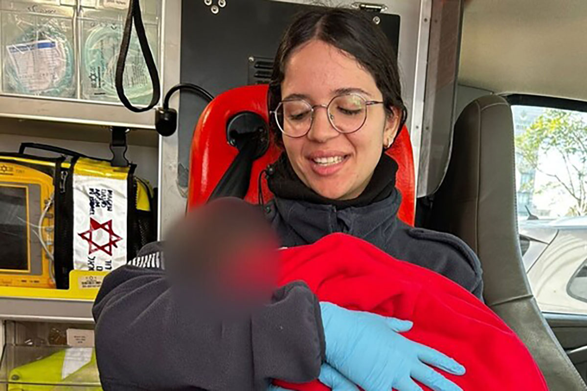 תינוק בן שבוע אותר הבוקר כשהוא מונח בכניסה לבניין המוסד לביטוח לאומי