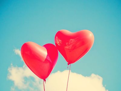 למה כדאי להביא בלונים עם מתנה ליום האהבה?