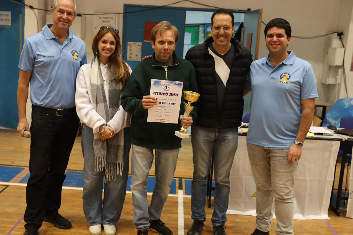 מאות משתתפים באליפות חדרה במטוסים מנייר לזכרו של אלון סקאג'יו