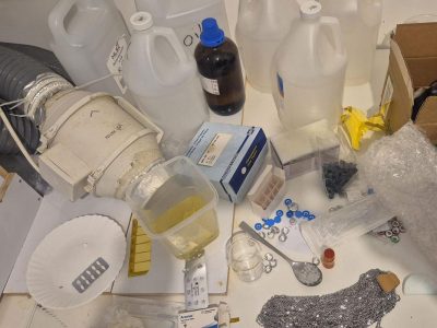 נחשפה דירה ובה ייצור והפצה של תרופות מסוכנות האסורות עפ"י חוק