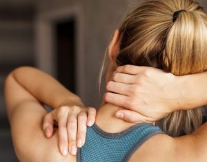 כללית רפואה משלימה על "כתף קפואה": הגורמים, הסימפטומים והטיפולים שעשויים להקל