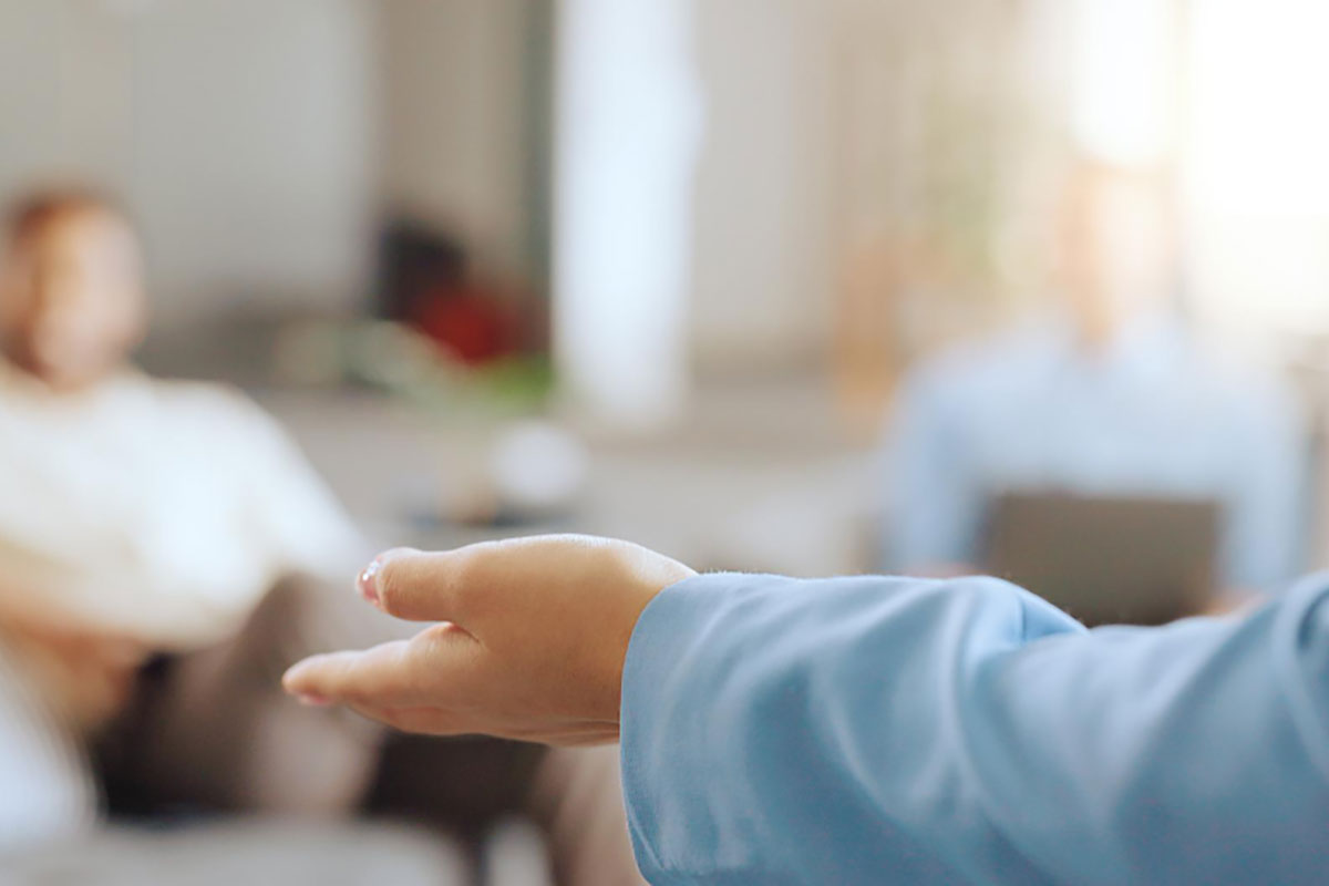 טלי אנגור: בין מעבדה לסלון הבית – המסע האישי