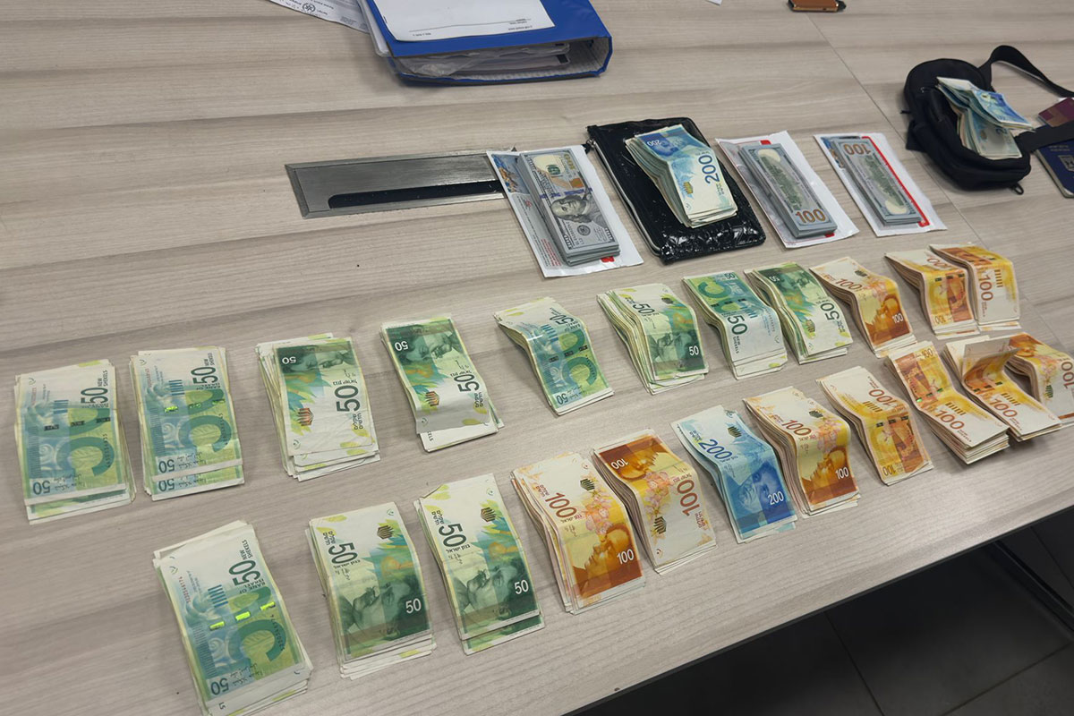 מעצר חשודה בהונאה ומאות אלפי שקלים בסופרמרקט בחדרה.