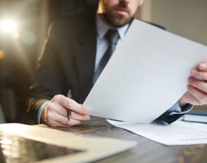 הזכות להישכח והחובה להגן: האתגרים המשפטיים החדשים בלשון הרע