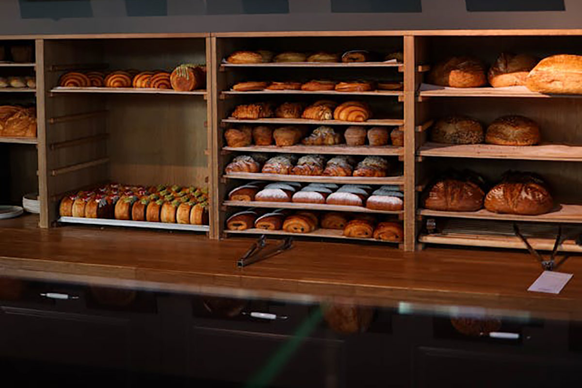 איך להקים מאפייה רווחית: המדריך המלא לציוד אפייה מקצועי