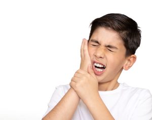 הילד חטף מכה בשיניים? מומחי כללית סמייל מסבירים כיצד לפעול נכון